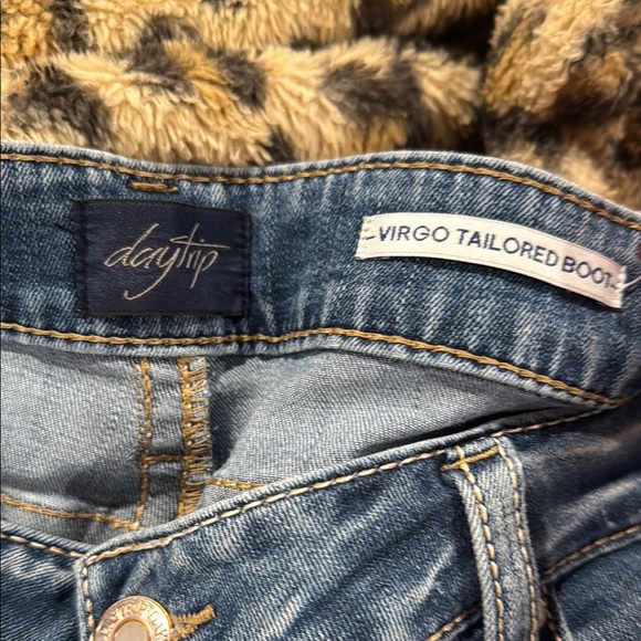Daytrip Blue Virgo Bootcut Jeans with Faded Details - Picture 3 of 3